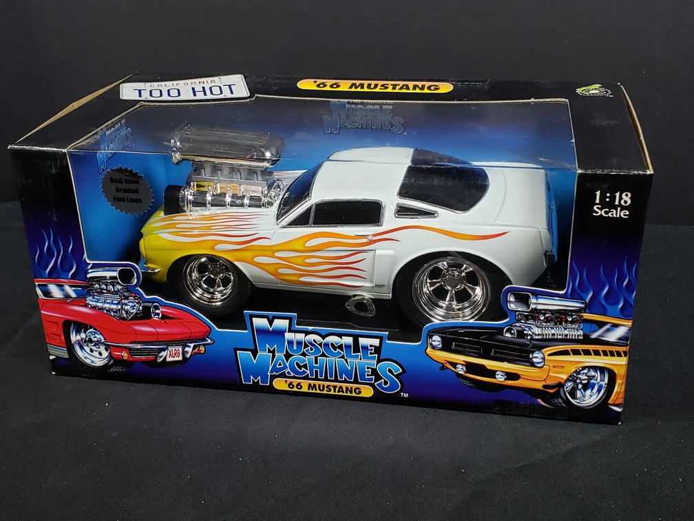 Muscle Machines '66 Mustang 1:18 Scale Die-Cast Model Car