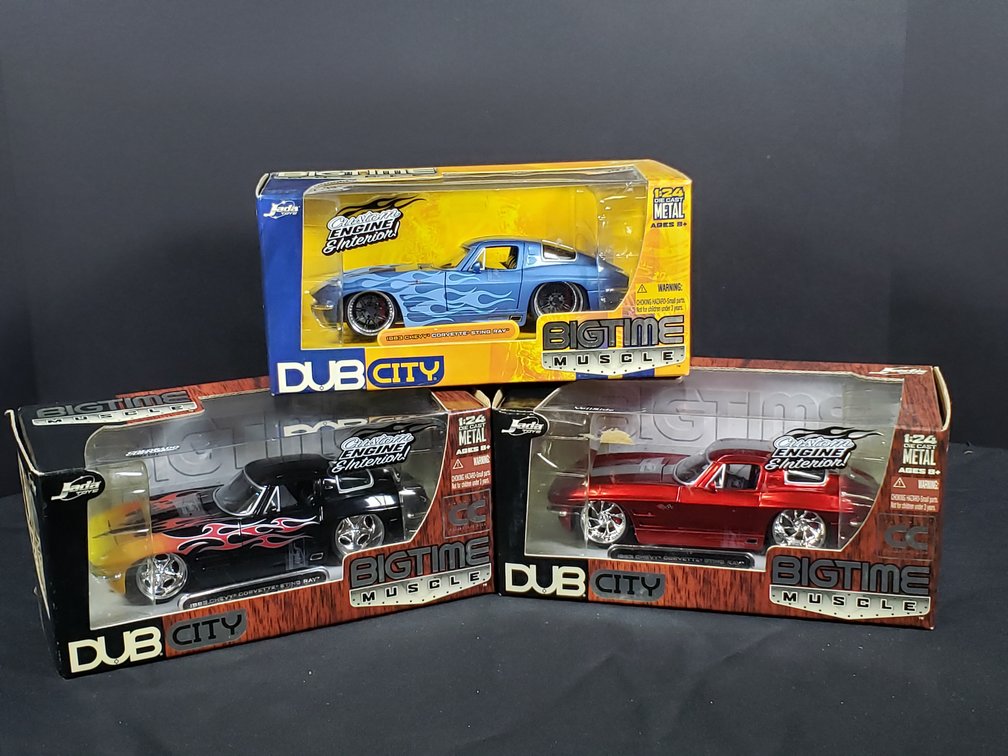 Jada Toys 1963 Chevy Corvette Sting Ray 1:24 Die-Cast Cars