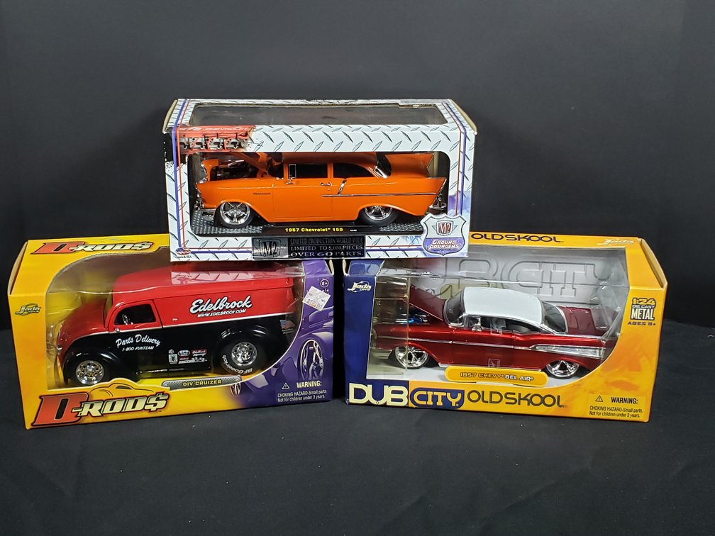 1957 Chevrolet and Div Cruizer Die-Cast Model Vehicles