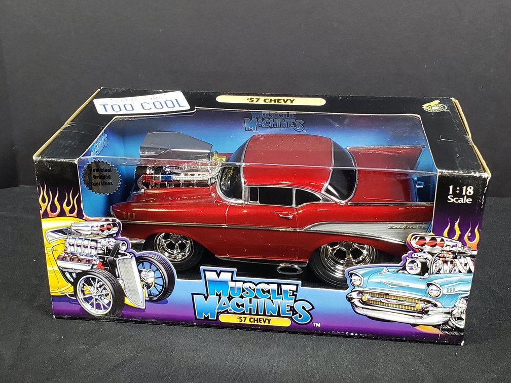 Muscle Machines '57 Chevy 1:18 Scale Die-Cast Car