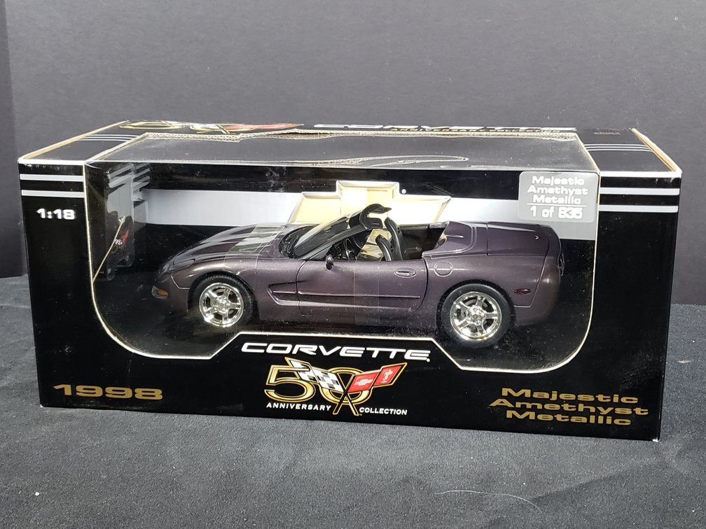 Corvette 1998 Convertible 1:18 Scale Die-Cast Model Car