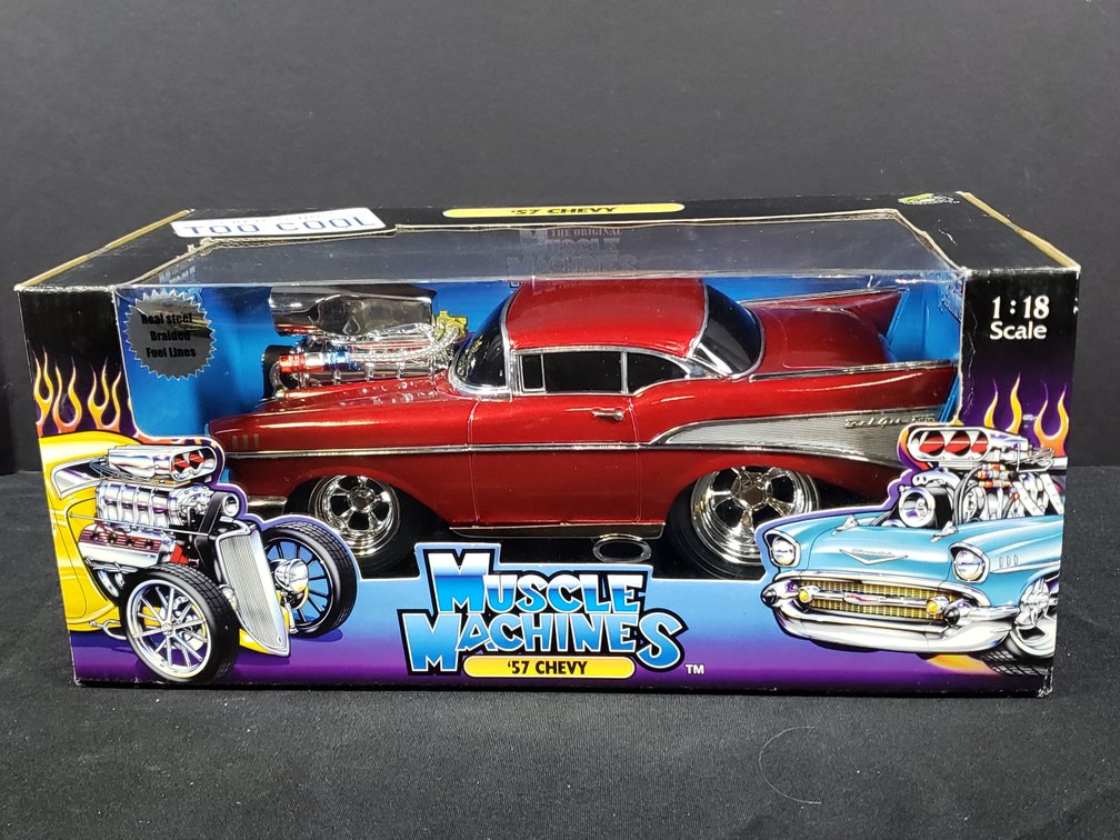 Muscle Machines '57 Chevy 1:18 Scale Die-Cast Model Car