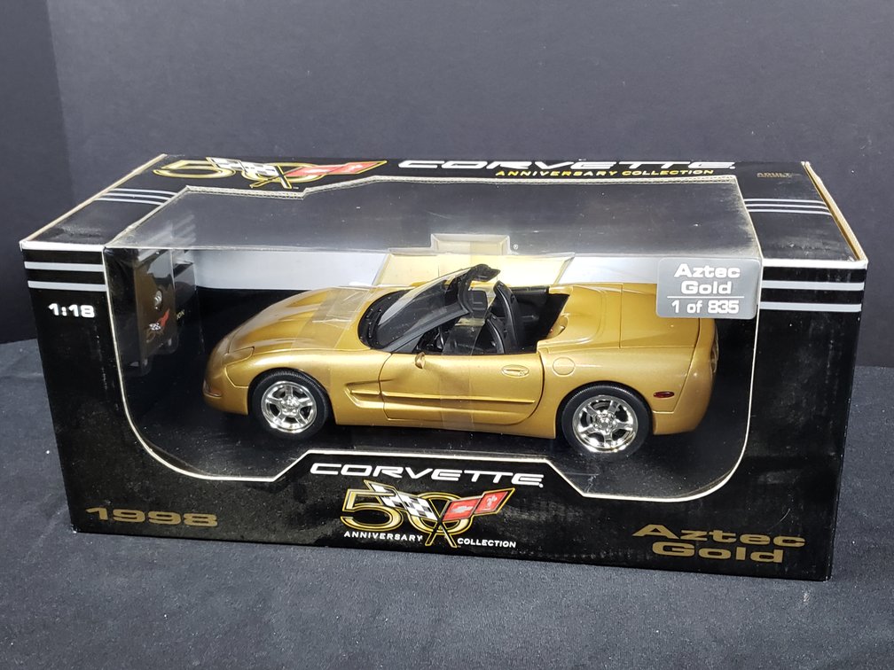 Corvette 1998 Convertible 1:18 Die-Cast Model Car