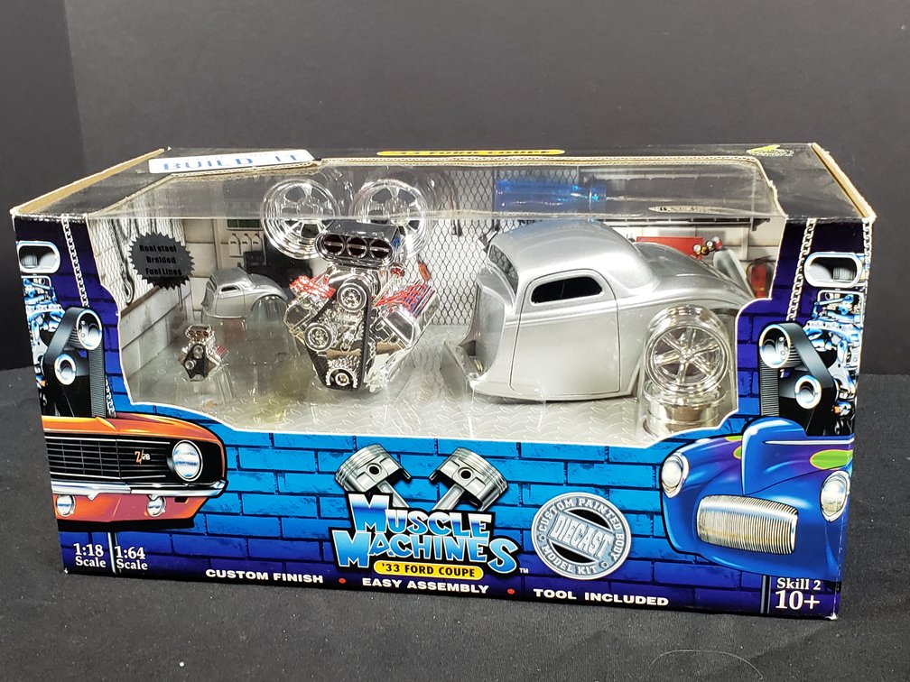Muscle Machines '33 Ford Coupe Diecast Model Kit