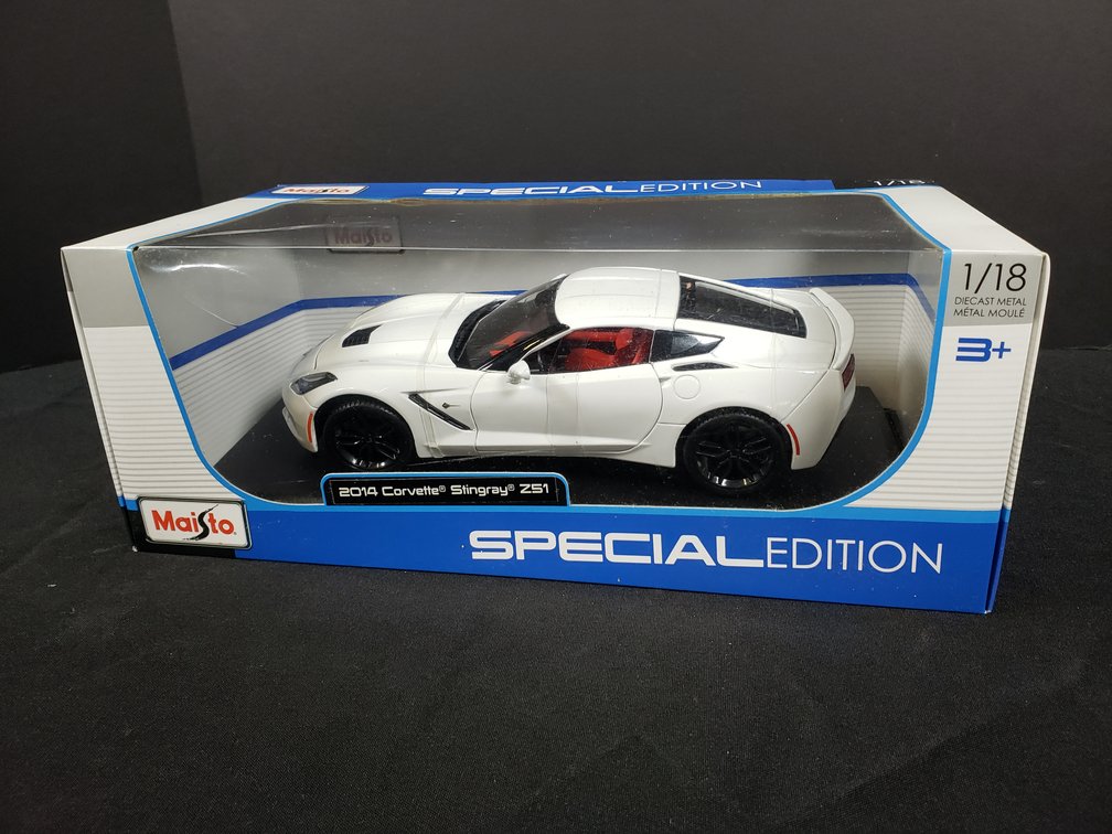 Maisto 1/18 2014 Corvette Stingray Z51 Diecast Car