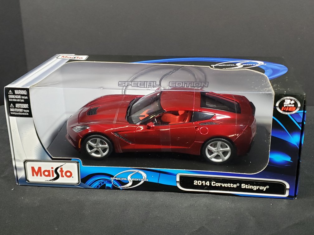 Maisto 1:18 2014 Corvette Stingray Die-Cast Car