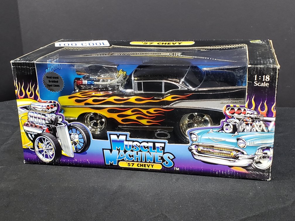 Muscle Machines '57 Chevy 1:18 Scale Die-Cast Model Car
