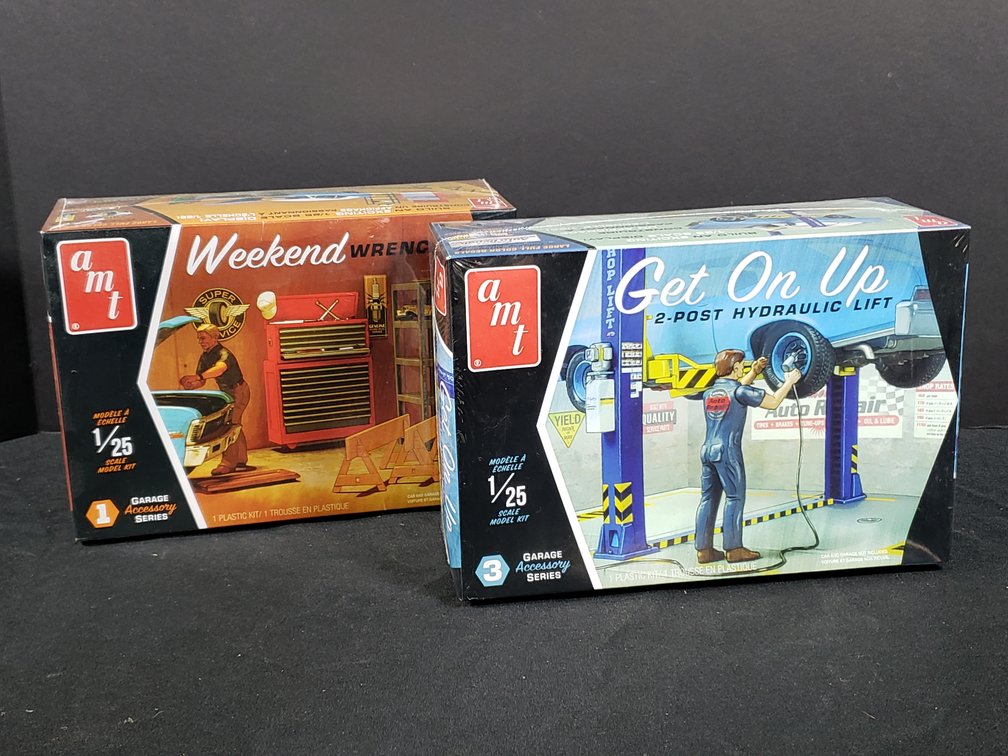 AMT Garage Accessory Series 1/25 Scale Model Kits