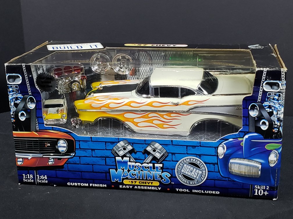 Muscle Machines '57 Chevy 1:18 Scale Diecast Model Kit