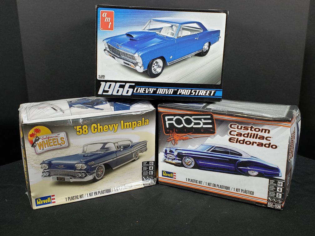 1:25 Scale Plastic Model Car Kits
