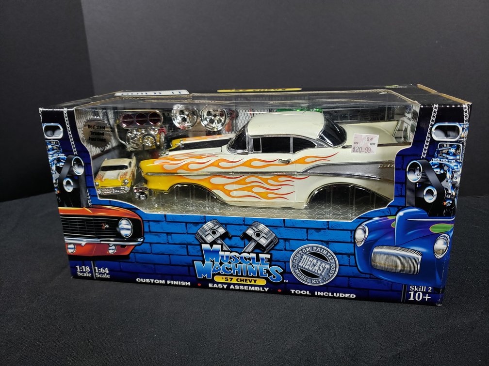Muscle Machines '57 Chevy 1:18 Scale Diecast Model Kit