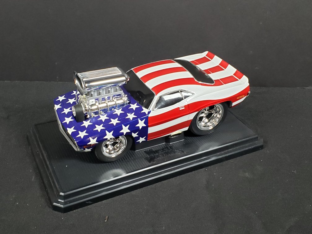 Muscle Machines American Flag Die-Cast Muscle Car Model