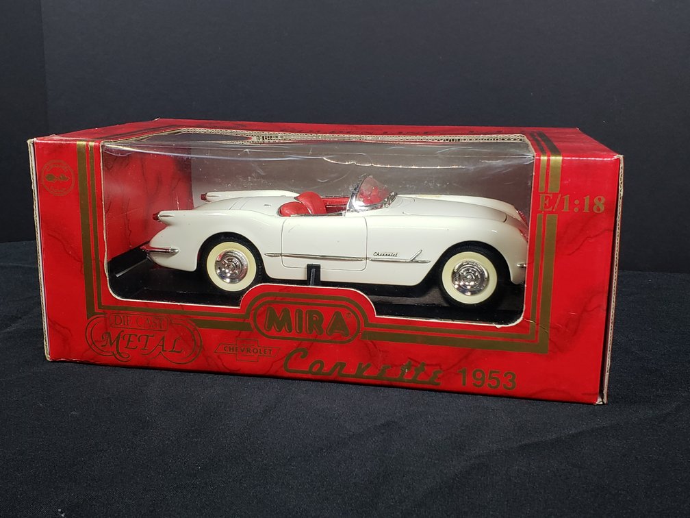 Mira 1953 Chevrolet Corvette 1:18 Scale Die-Cast Car
