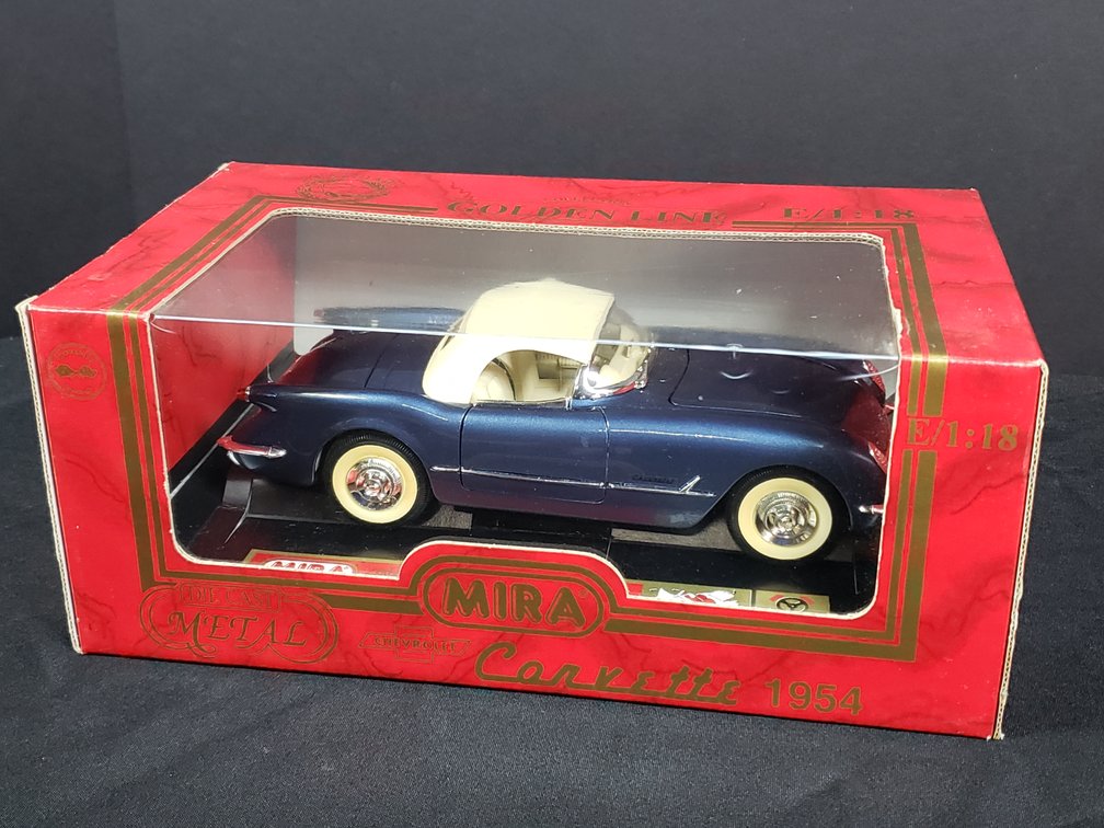 Mira Golden Line 1954 Chevrolet Corvette 1:18 Die-Cast Car