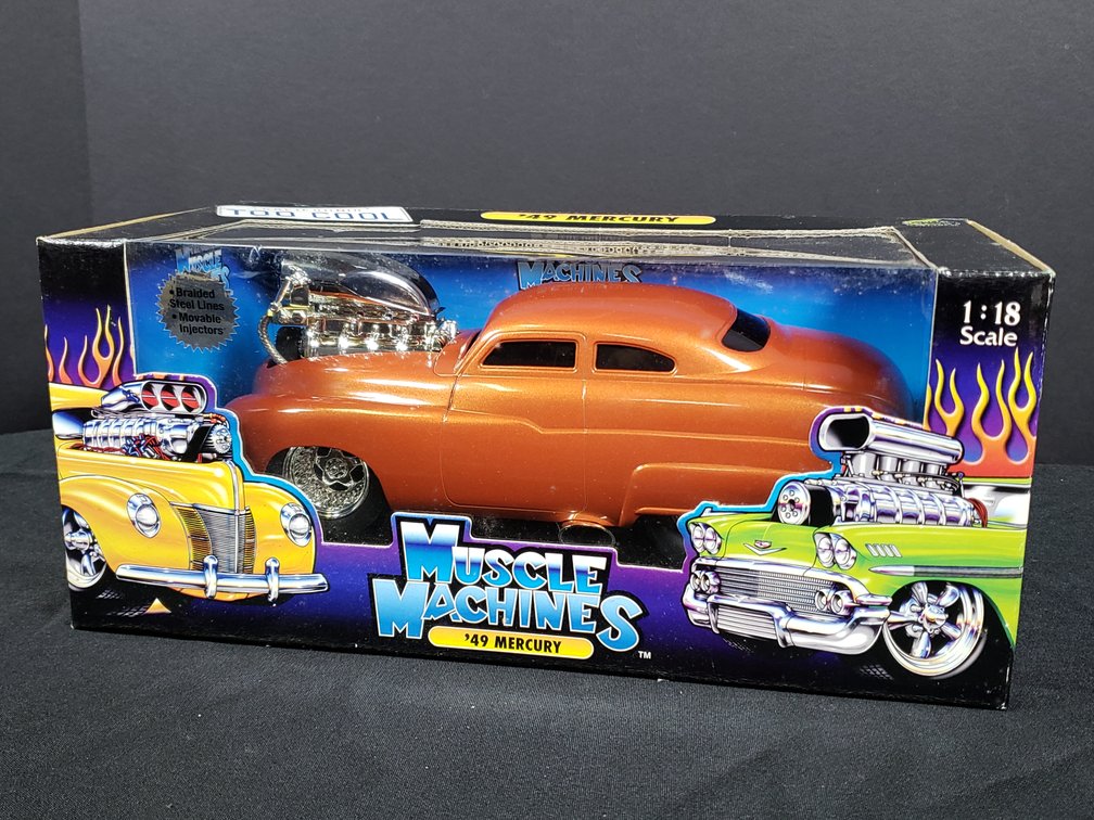 Muscle Machines '49 Mercury 1:18 Scale Die-Cast Car
