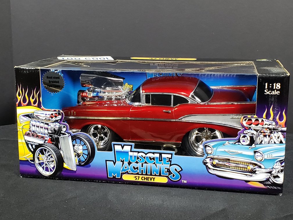 Muscle Machines 1:18 Scale '57 Chevy Die-Cast Car