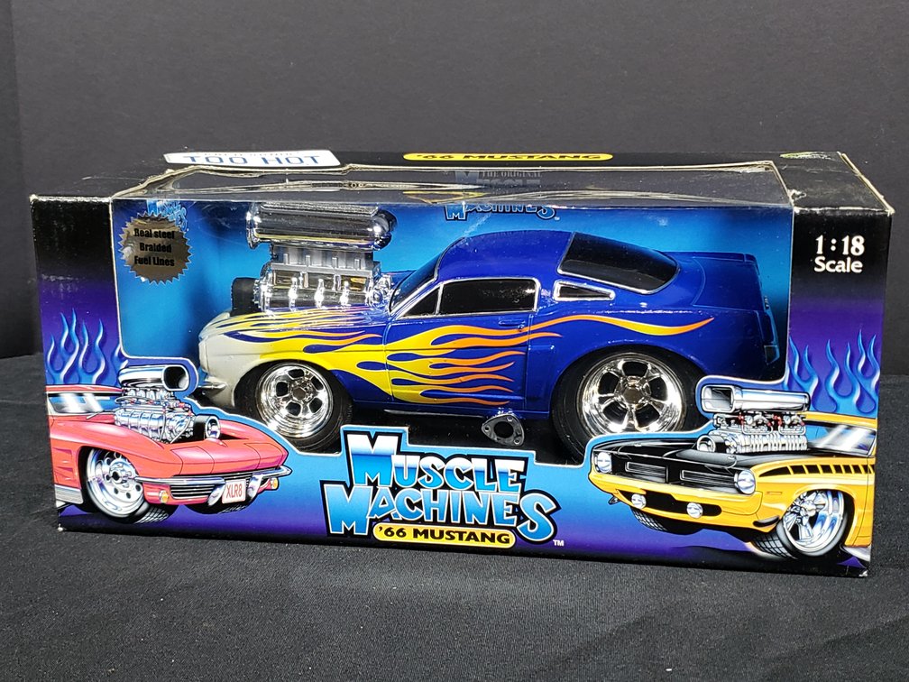 Muscle Machines '66 Mustang 1:18 Scale Die-Cast Model Car