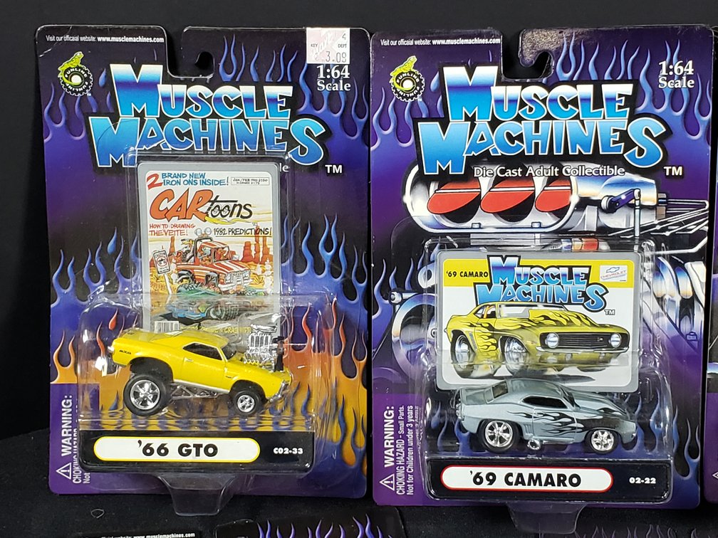 Funline Muscle Machines 1:64 Scale Die-Cast Cars