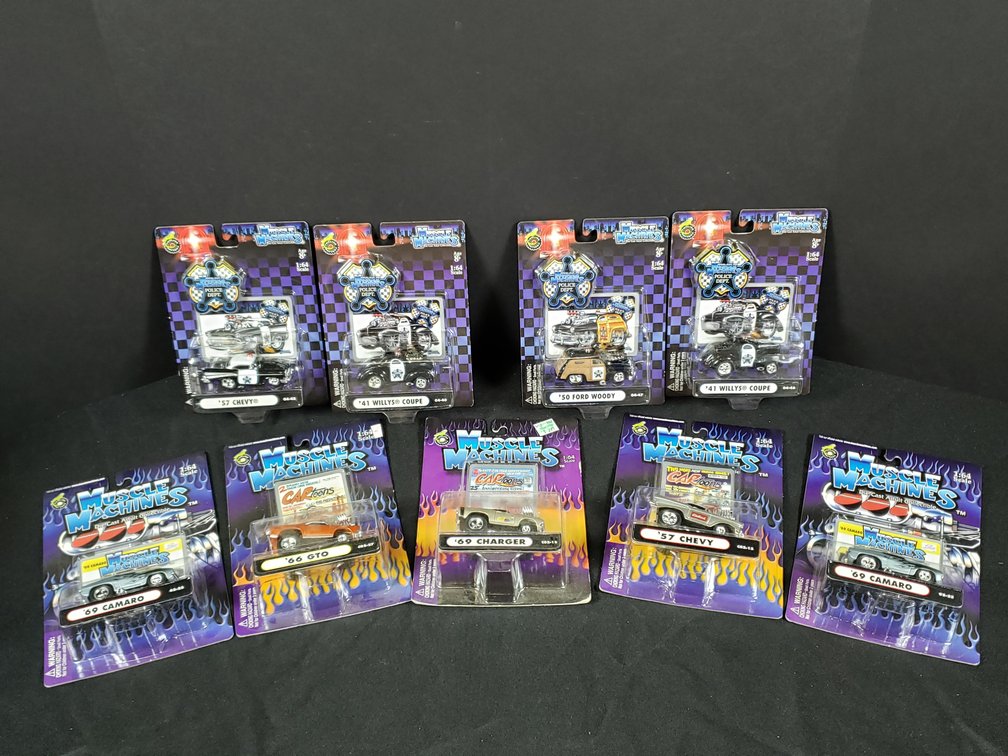 Funline Muscle Machines 1:64 Scale Die-Cast Cars