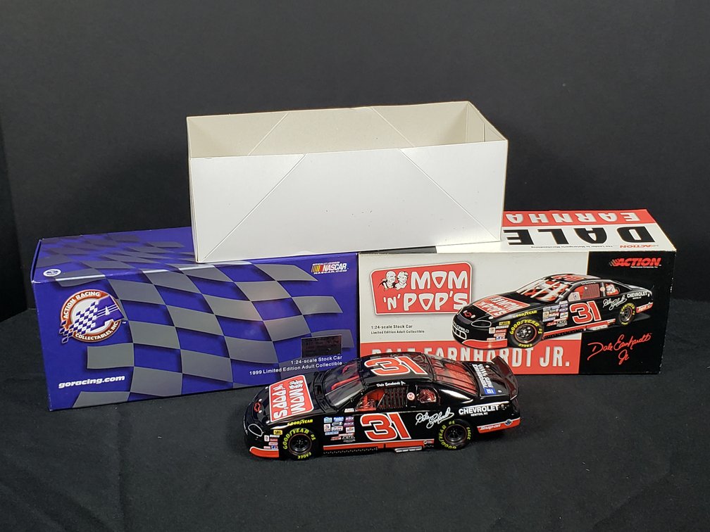 Action Dale Earnhardt Jr. #31 Mom 'N' Pop's 1:24 Stock Car