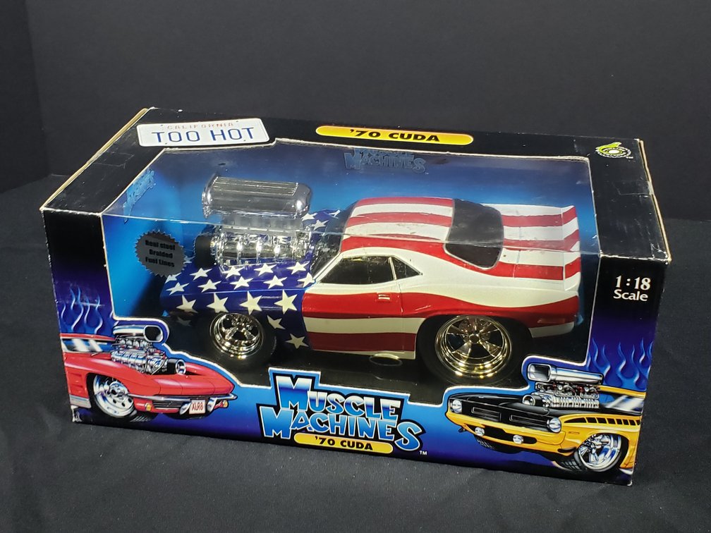 Muscle Machines '70 Cuda 1:18 Scale Die-Cast Car