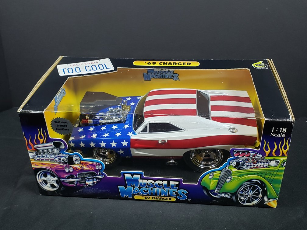 Muscle Machines '69 Charger 1:18 Scale Die-Cast Car