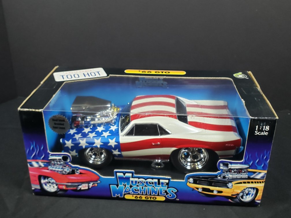 Muscle Machines '66 GTO 1:18 Scale Diecast Model Car