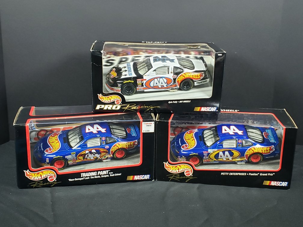 Hot Wheels Racing Kyle Petty #44 Die-Cast Stock Cars