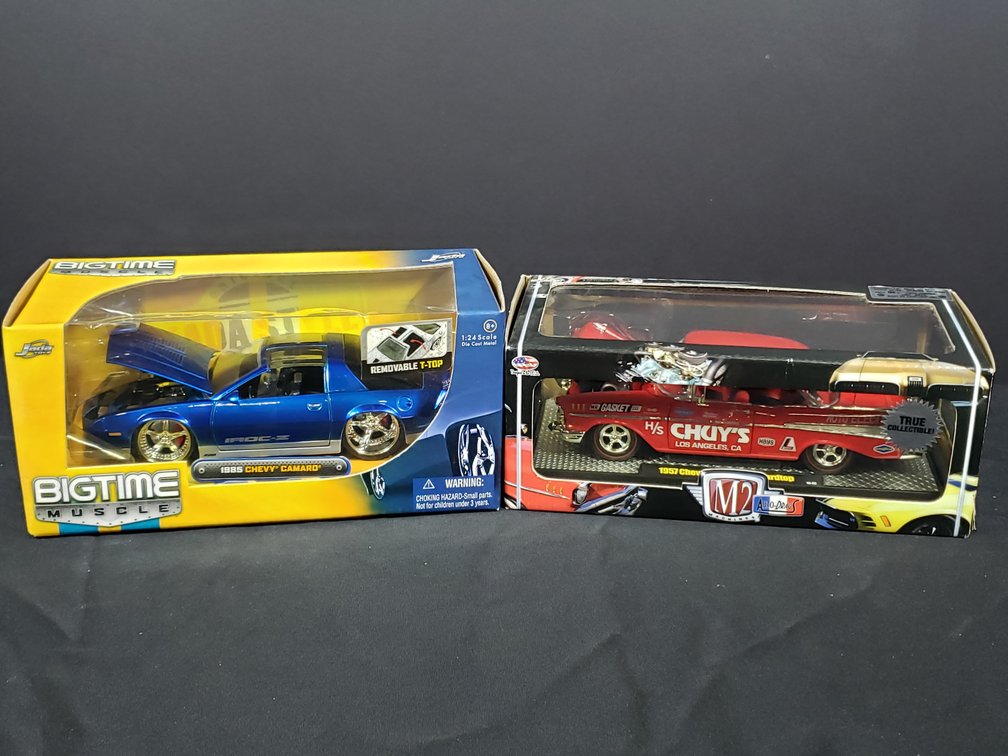 Chevrolet 1:24 Scale Die-Cast Model Cars