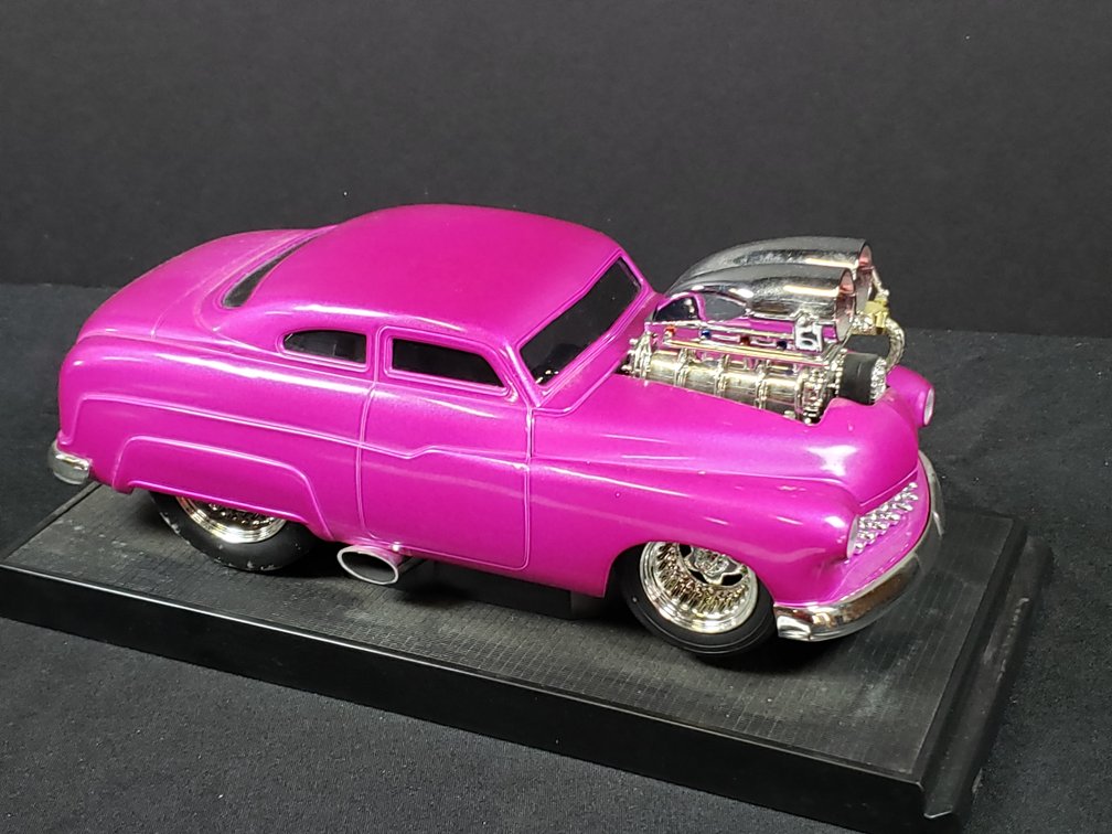 Muscle Machines Die-Cast Metallic Magenta Custom Coupe