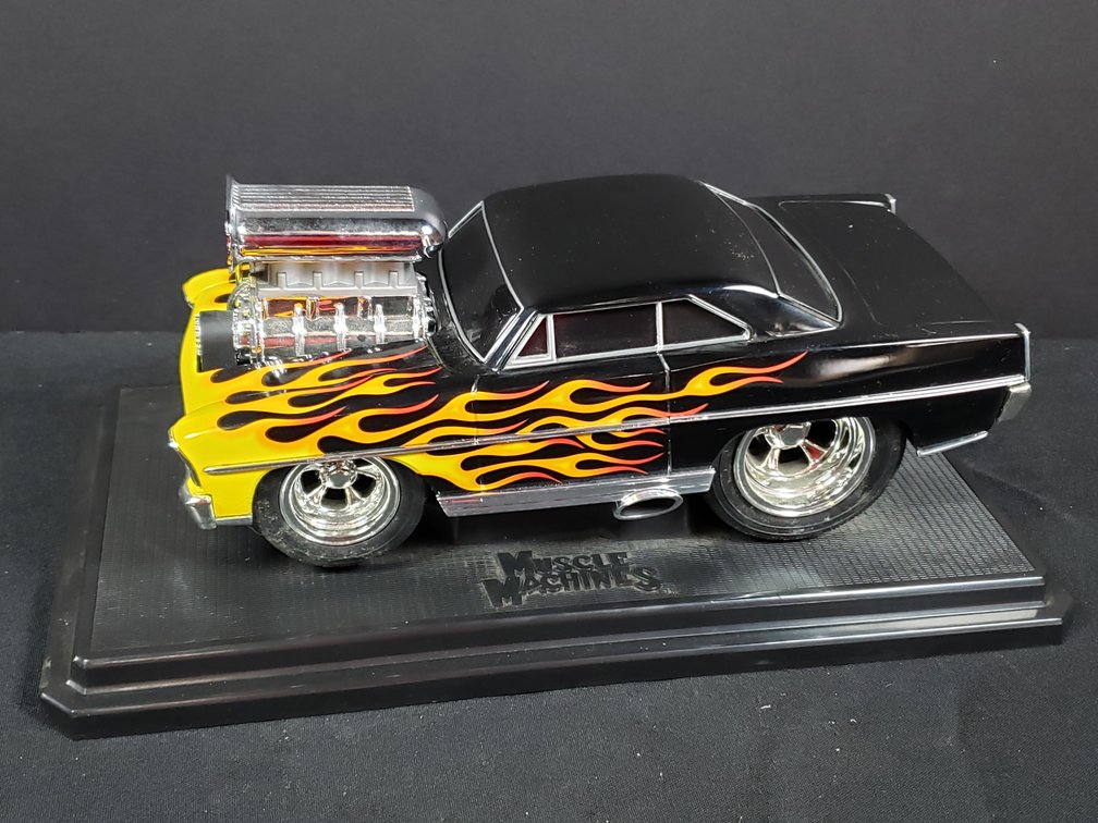 Muscle Machines Die-Cast Muscle Car Model on Display Base
