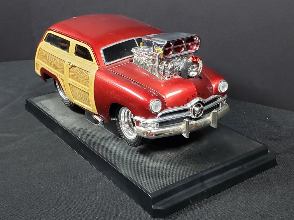 Ford Custom Woody Wagon Hot Rod Model Car