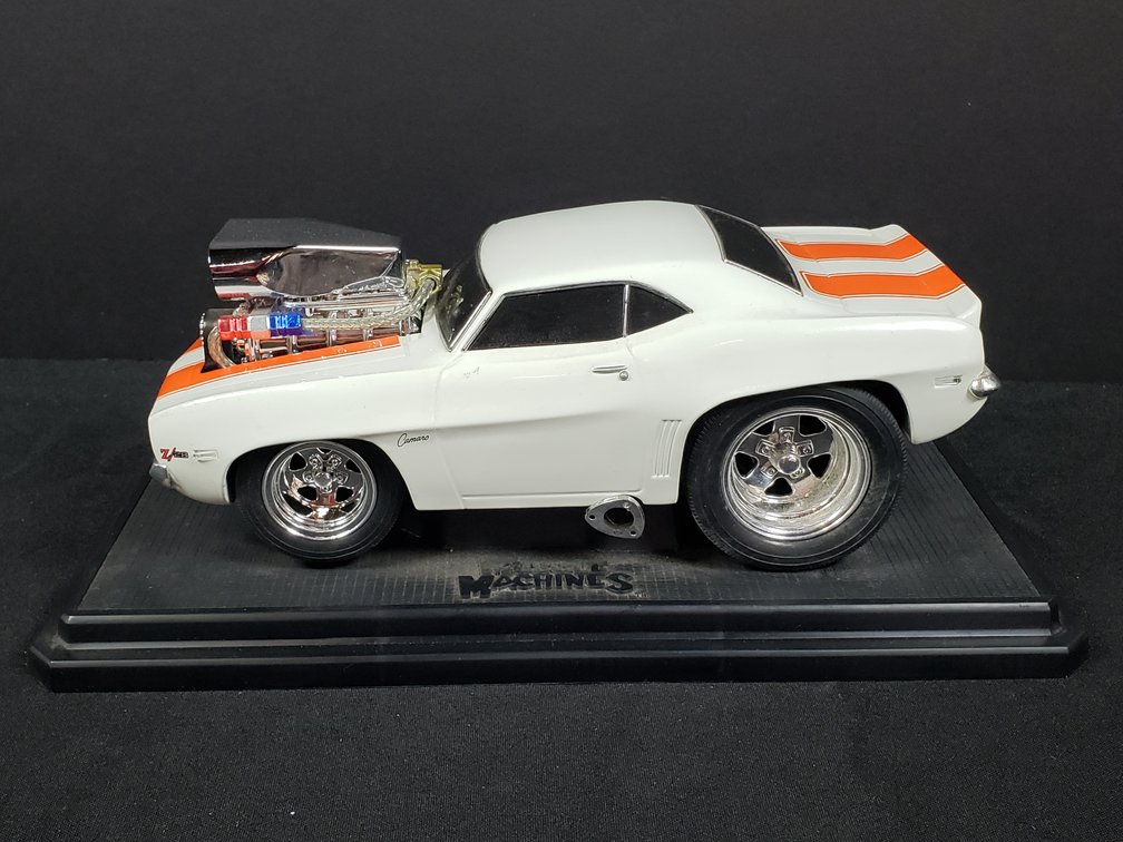 Muscle Machines Camaro Z/28 Caricature Model Car