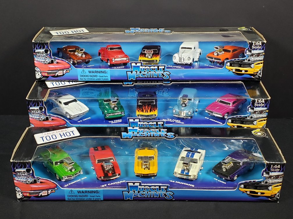 Muscle Machines California Too Hot 1:64 Die-Cast Car Sets