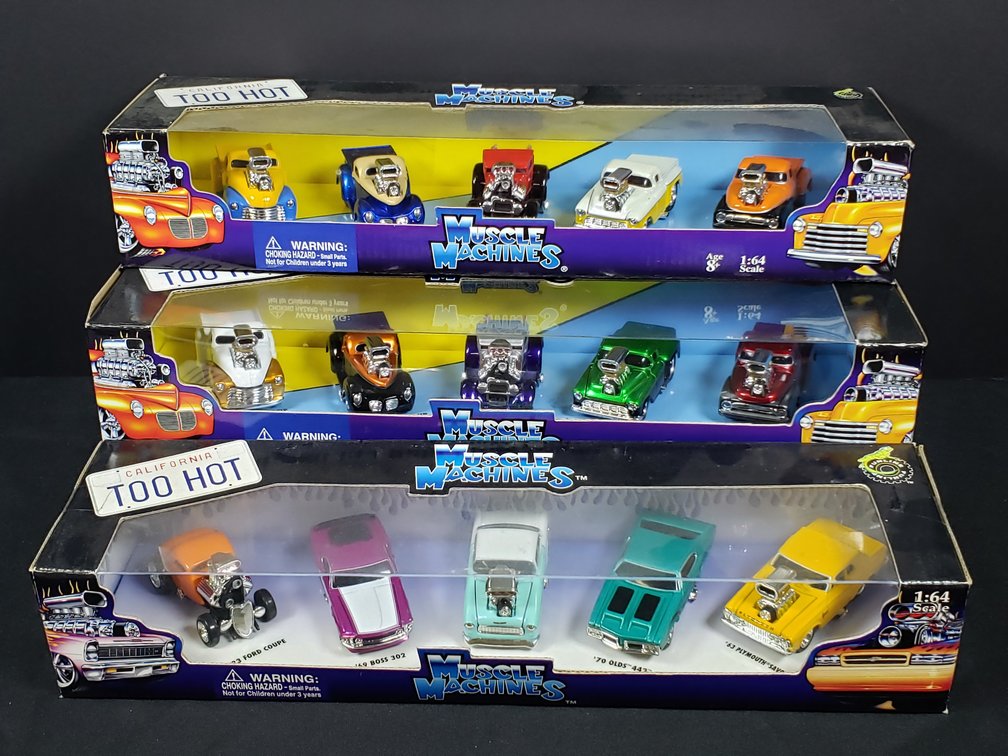 Muscle Machines Too Hot 1:64 Scale Die-Cast Vehicle Sets