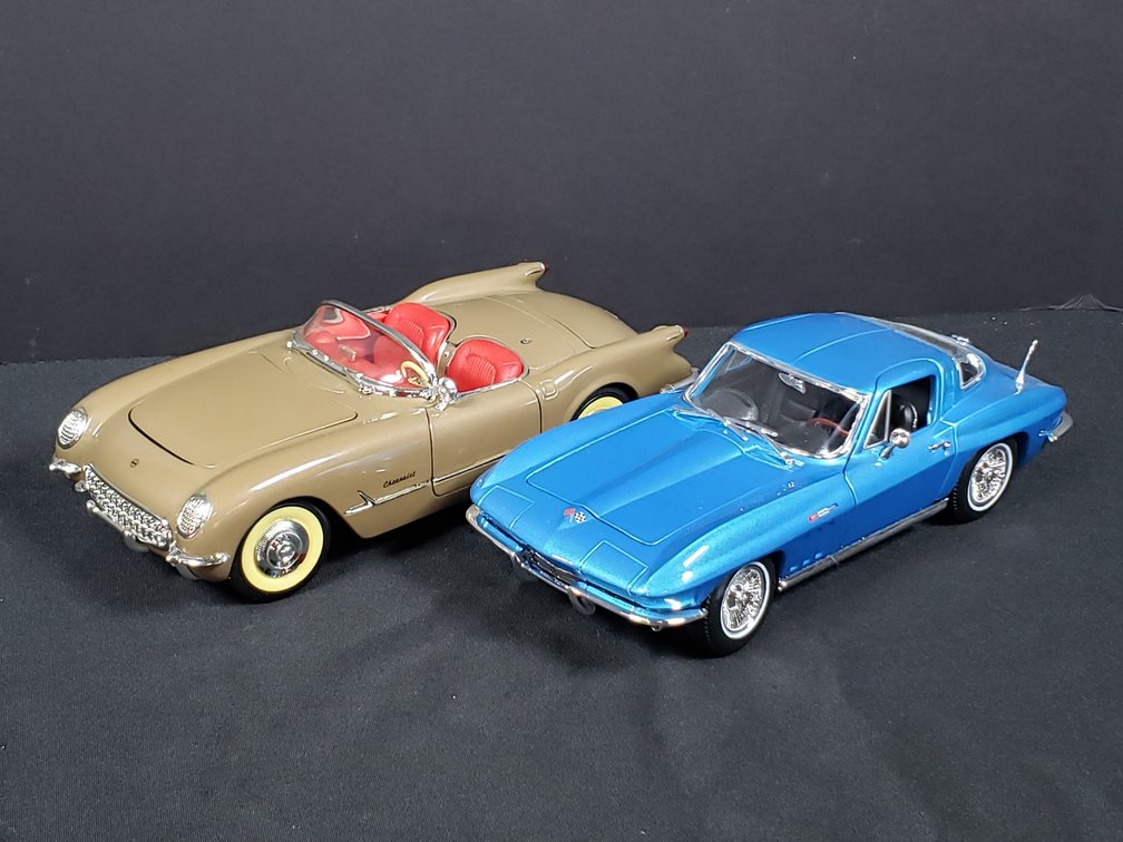Chevrolet Corvette 1/18 Scale Die-Cast Model Cars