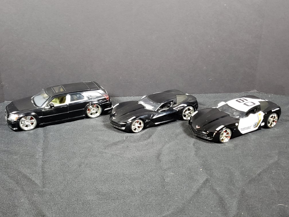 1/24 Scale Die-Cast Model Cars