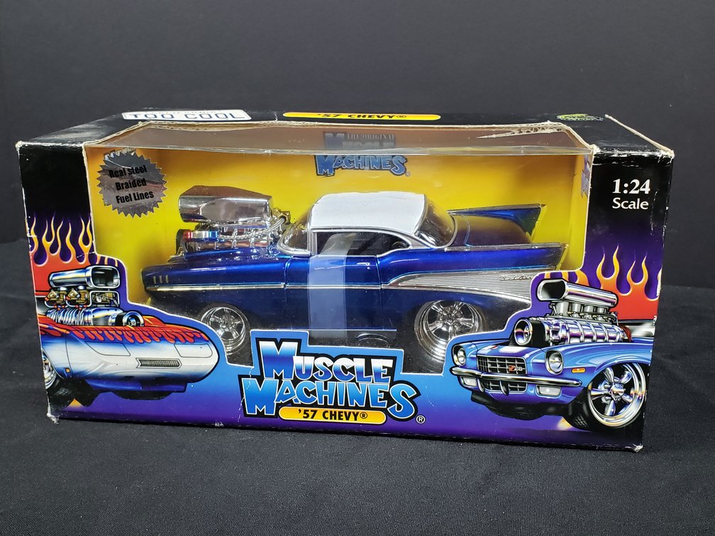 Muscle Machines 1:24 Scale '57 Chevy Die-Cast Model Car