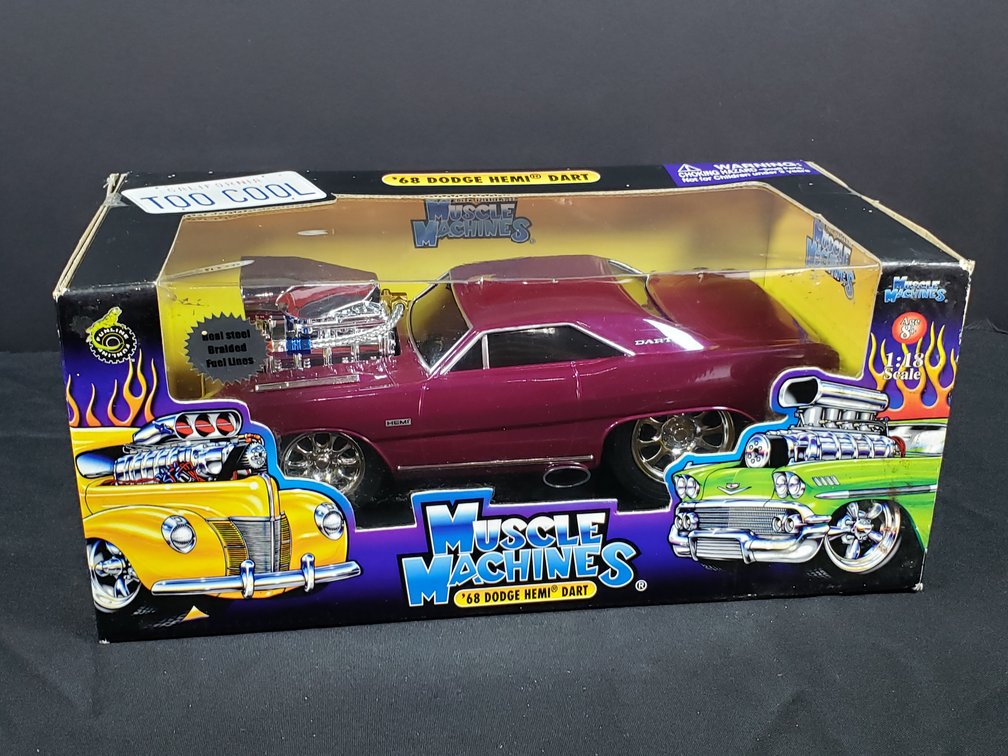Muscle Machines '68 Dodge Hemi Dart 1:18 Scale Die-Cast Car
