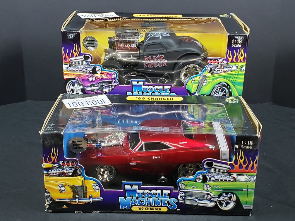 Muscle Machines 1:18 Scale '33 Ford Coupe and '69 Charger
