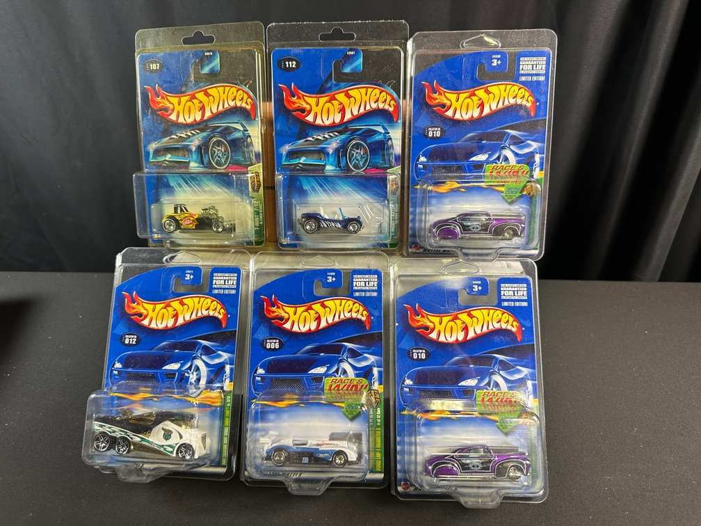 Hot Wheels Treasure Hunt Die-Cast Cars in Clamshell Cases