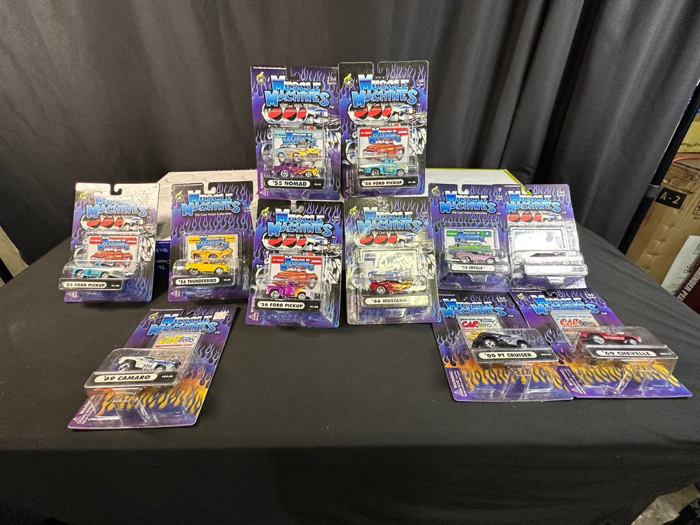 Funline Muscle Machines 1:64 Scale Die-Cast Cars