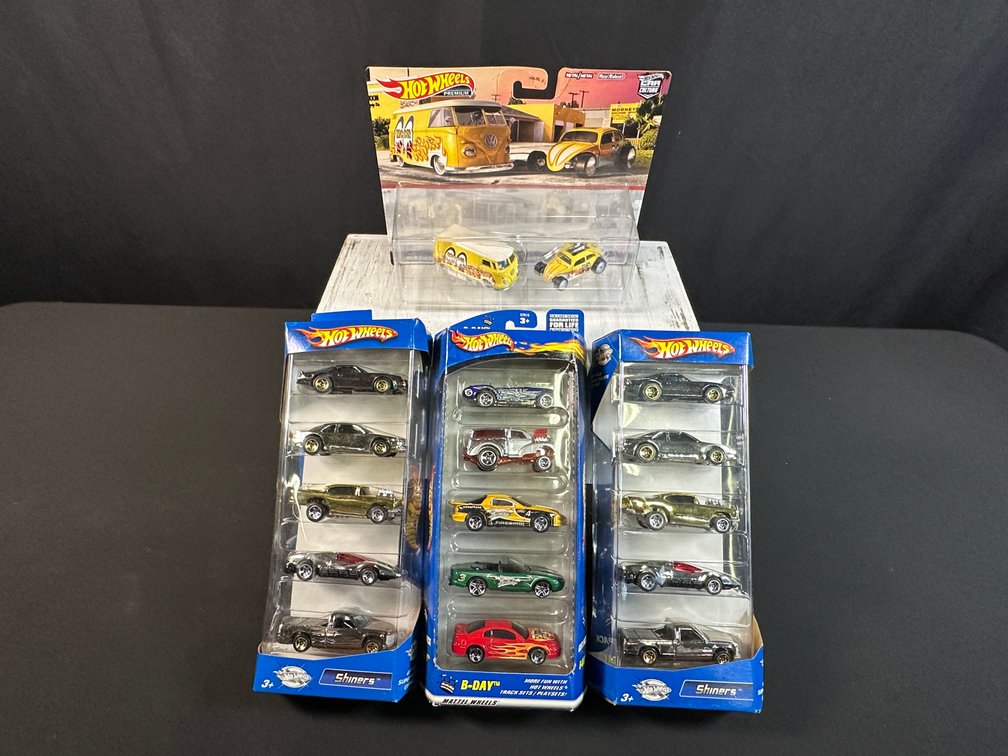 Hot Wheels Car Culture Mooneyes 2-Pack and 5-Car Packs