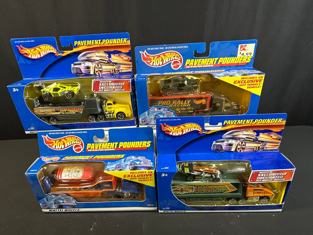 Hot Wheels Pavement Pounders Transporter Sets