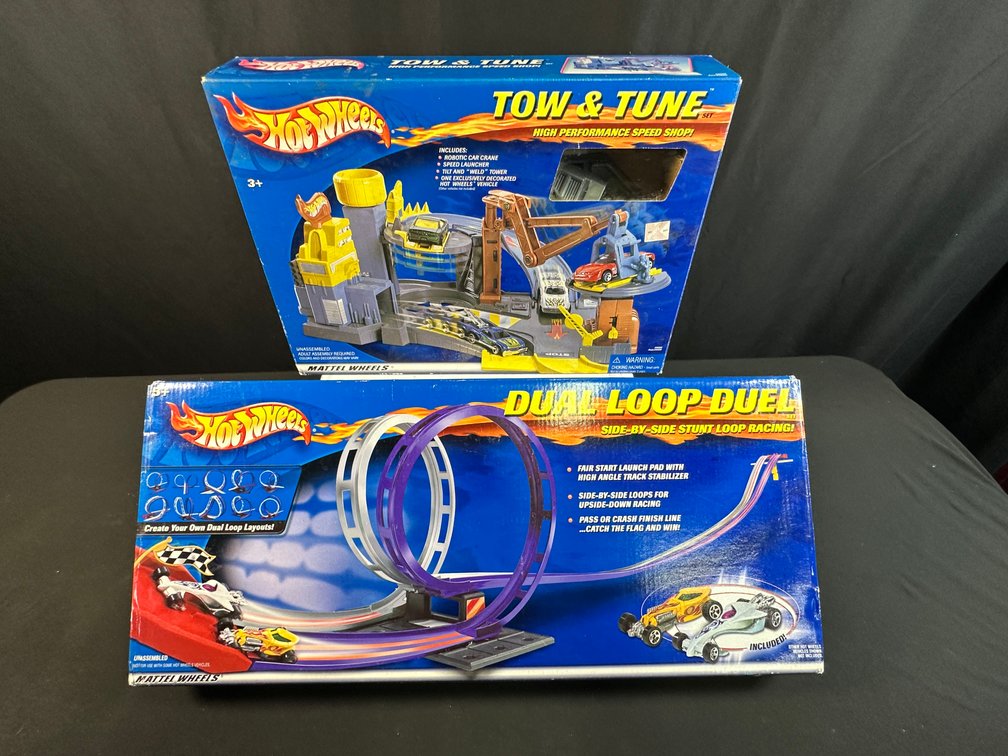 Hot Wheels Dual Loop Duel and Tow & Tune Playsets