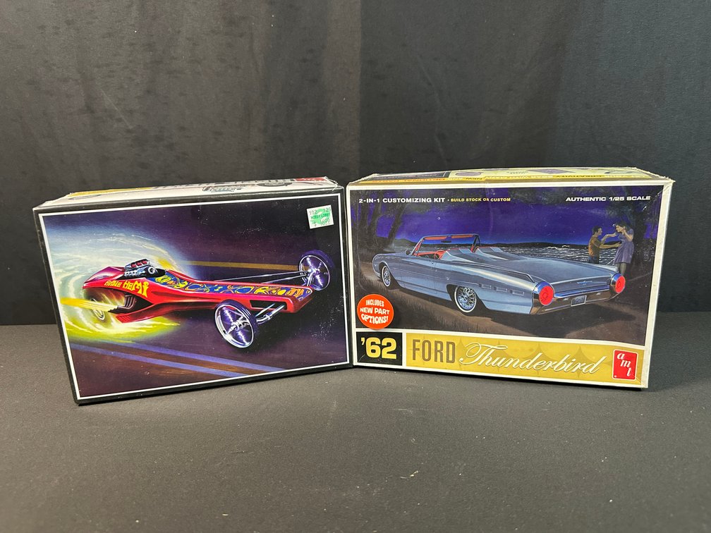 AMT 1/25 Scale '62 Ford Thunderbird and Hippie Hemi Model Kits