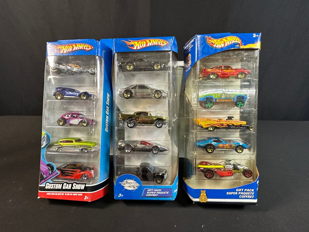 Hot Wheels 1:64 Scale Die-Cast 5-Car Gift Packs