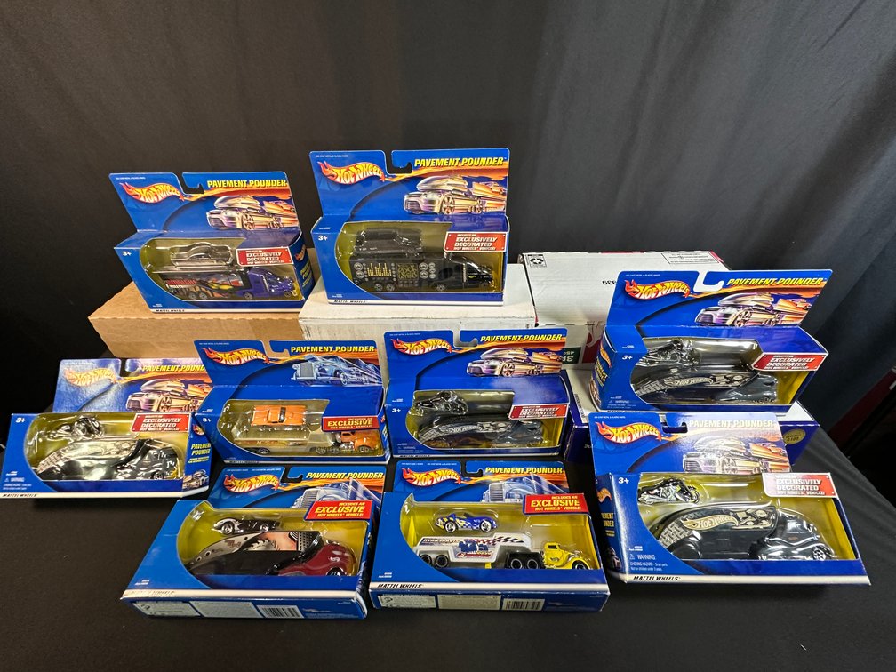 Hot Wheels Pavement Pounder Die-Cast Truck and Vehicle Sets