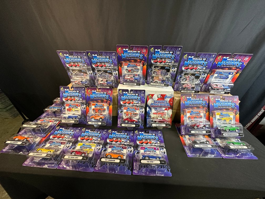 Funline Muscle Machines 1:64 Scale Die-Cast Cars