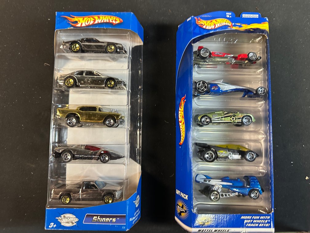 Hot Wheels 1:64 Scale Die-Cast 5-Car Gift Packs